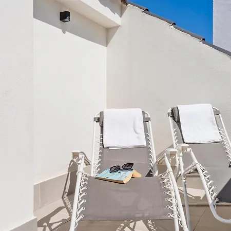 Sunny Penthouse In By Costarentals - Ref 215 *